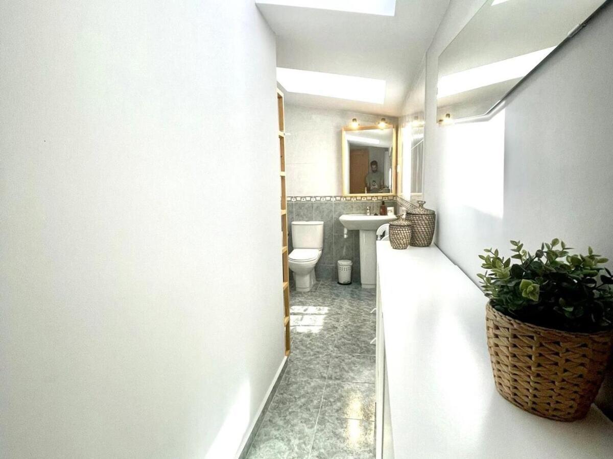 Calu Homes Duplex Cerca Playa De Huelin Málaga Eksteriør billede